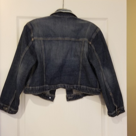 SOLD Guess Cropped Denim Patch Trucker Jean Jacket - Picture 4 of 7